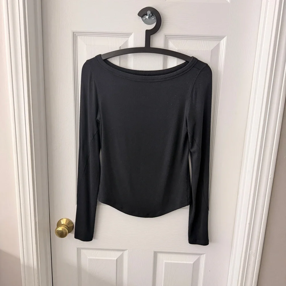 lululemon Hold Tight Boatneck Long-Sleeve Shirt  size 6 - Picture 2 of 4